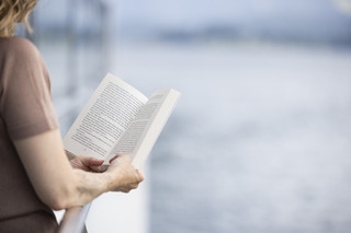Literaturschiff, lesend auf dem See unterwegs sein