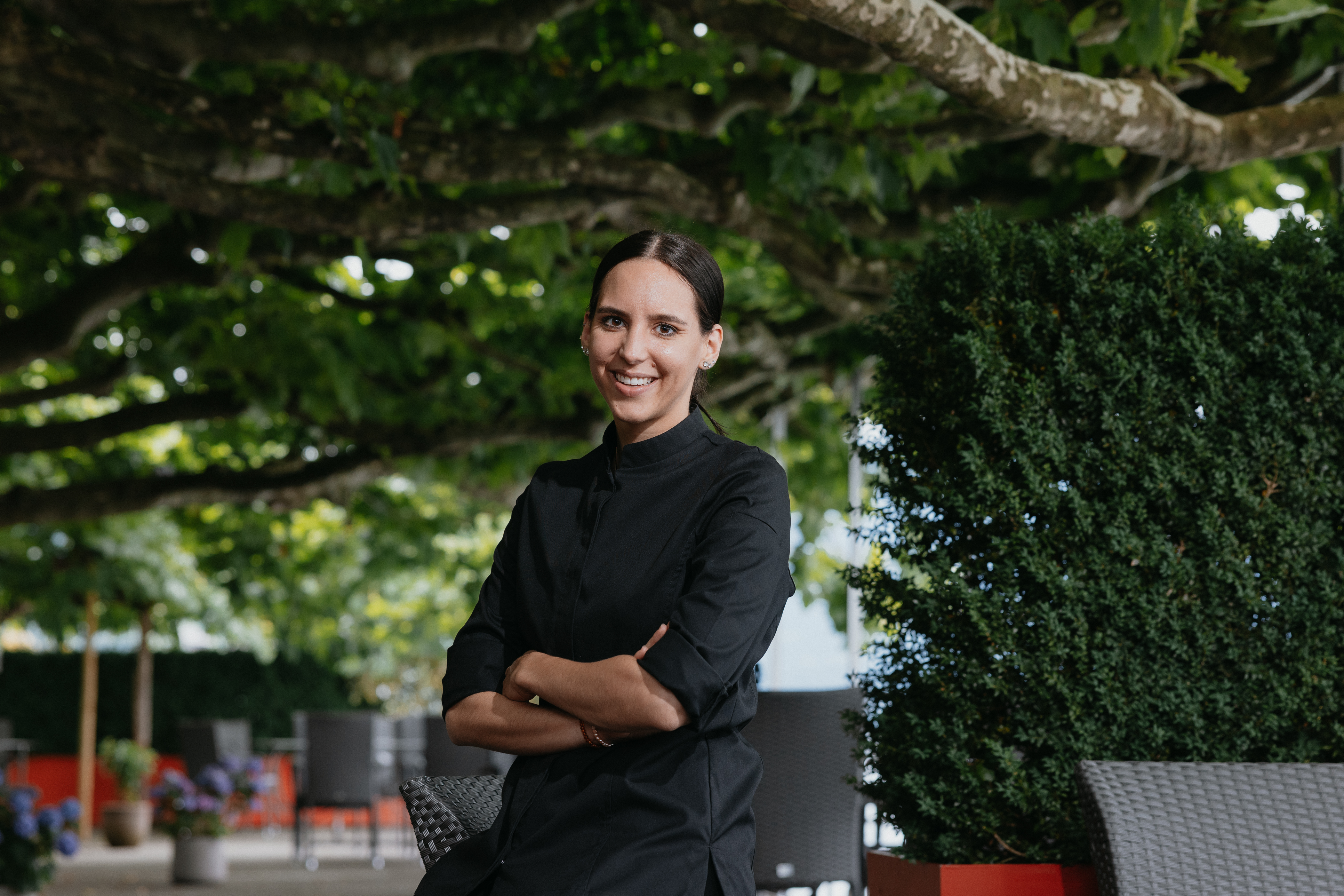 Lake Zug Ambassador Noemie Bernard Portrait of chef Noémie Bernard in the garden