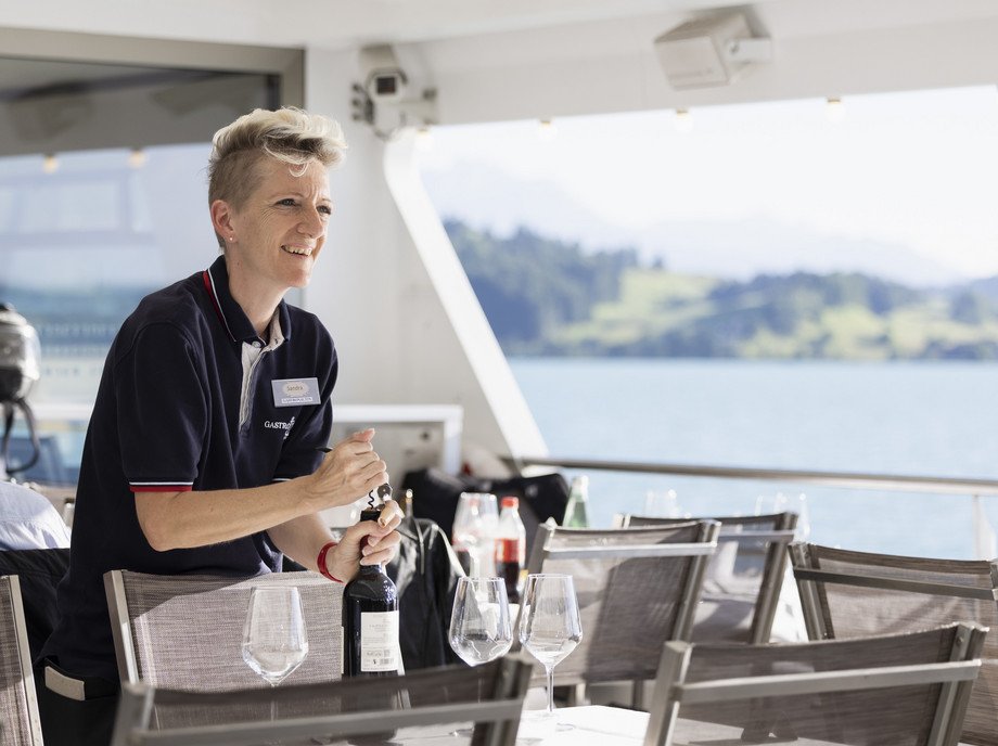 Chef de Service opening a bottle of wine
