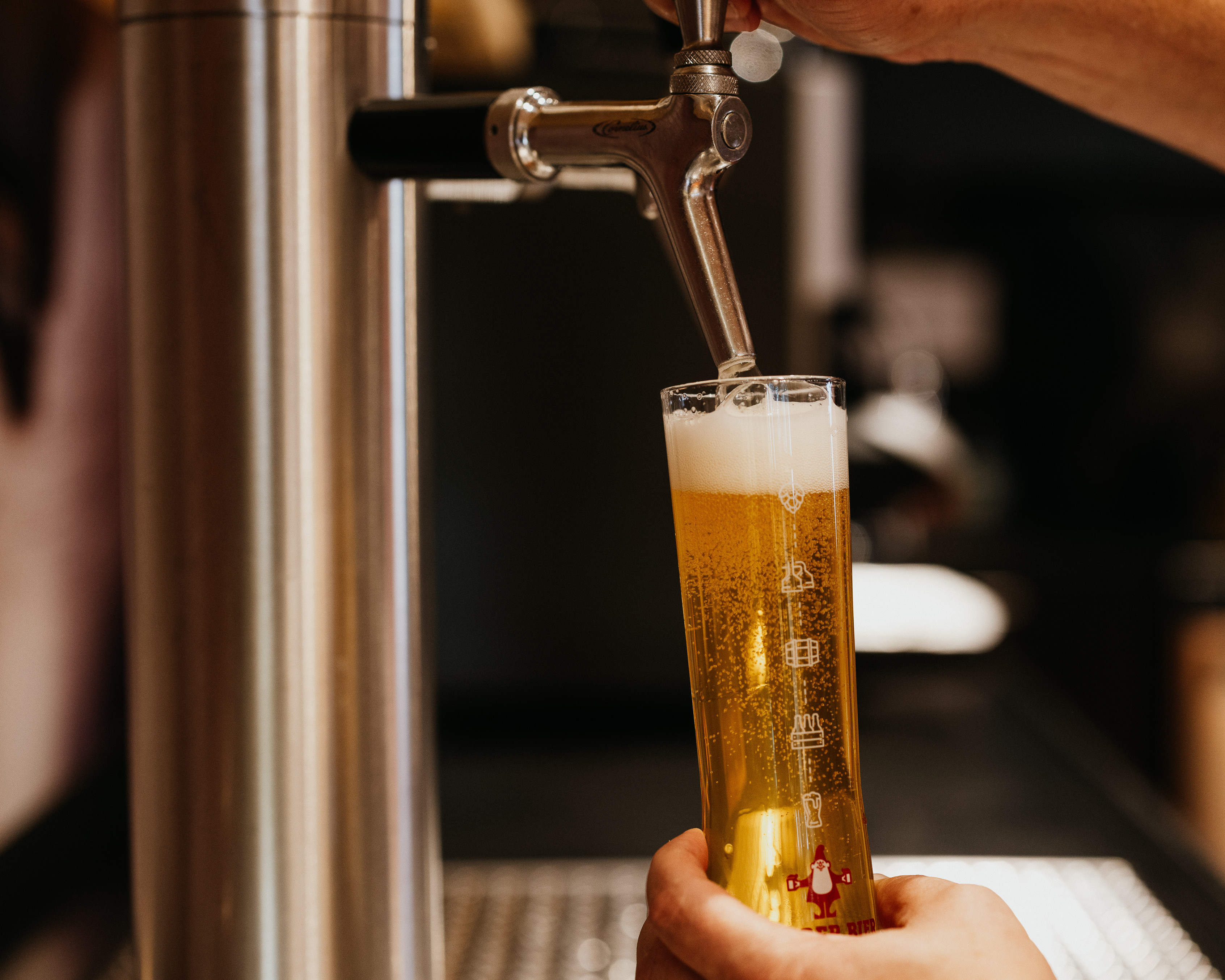 frisches Bier am Zapfhahn