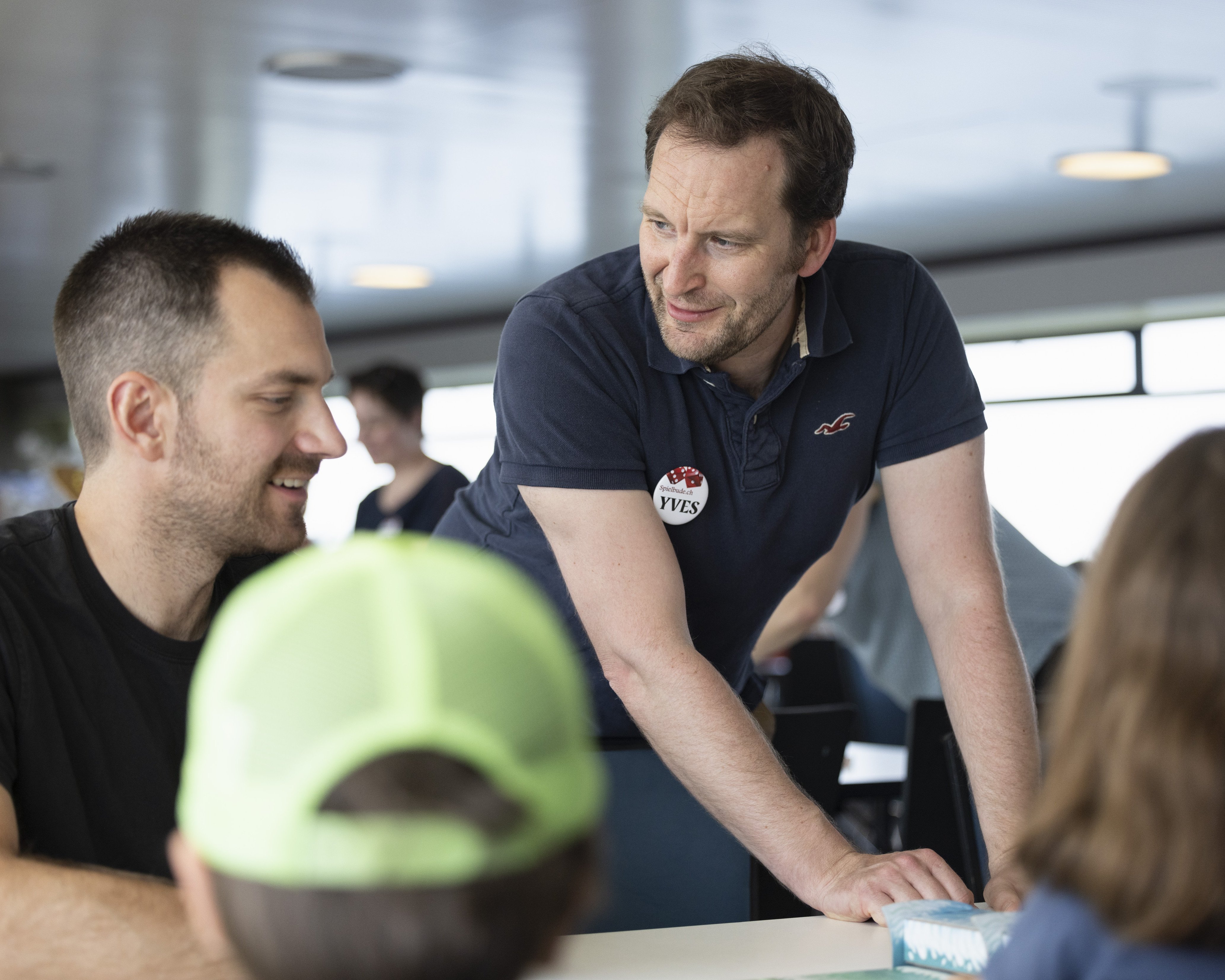 Yves from the Spielbude Zug am Spiele explain