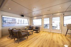 Cosy room with lounges and panoramic windows