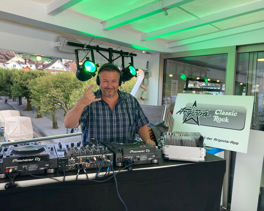 Zugersee Rockboat DJ DJ Urs Hofstetter am Mischpult